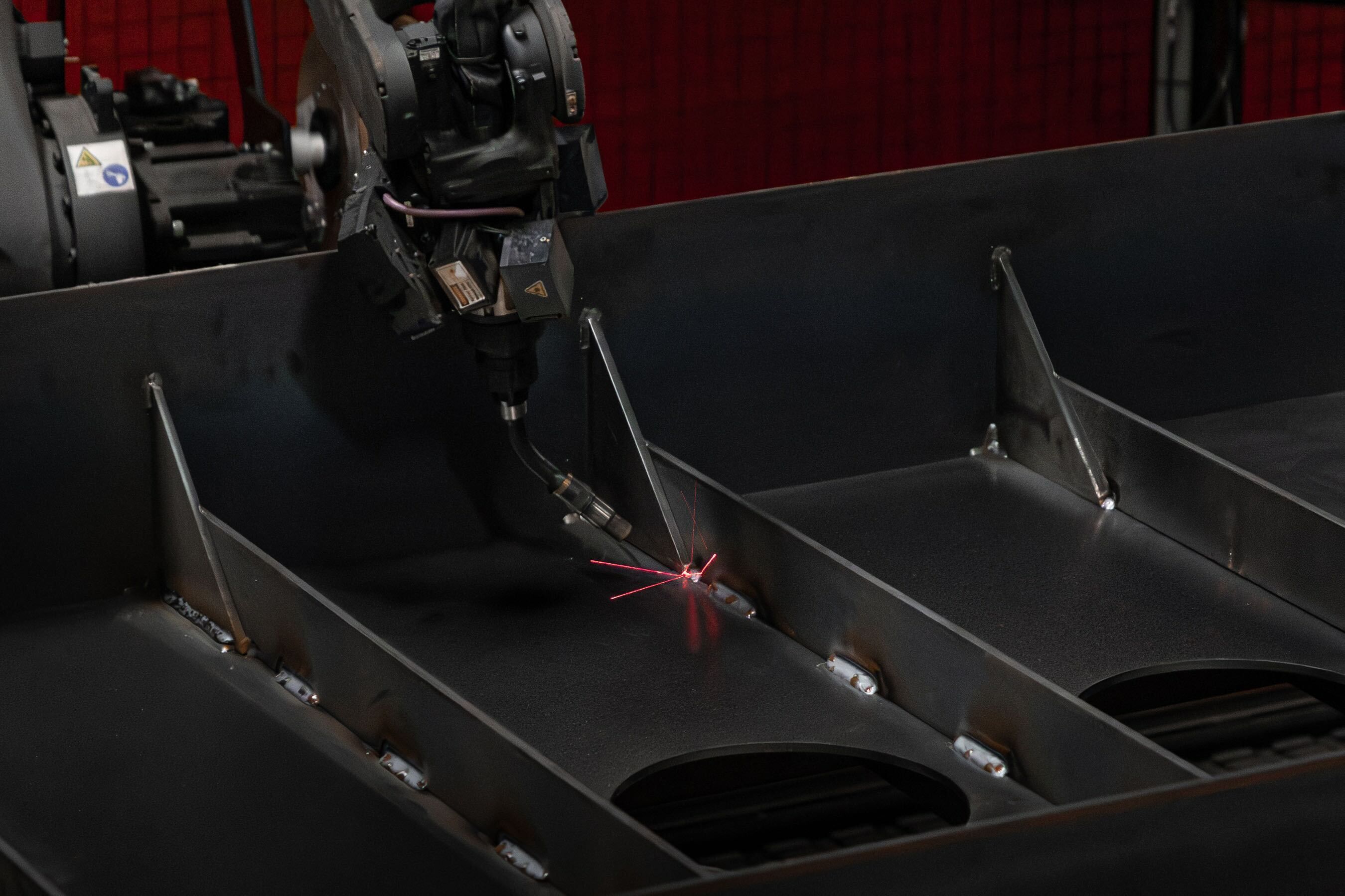 Path Robotics autonomous welding cell for HII shipbuilding